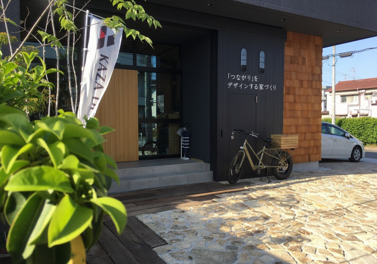 KAZA DESIGN中村店看板完成間もなく。
